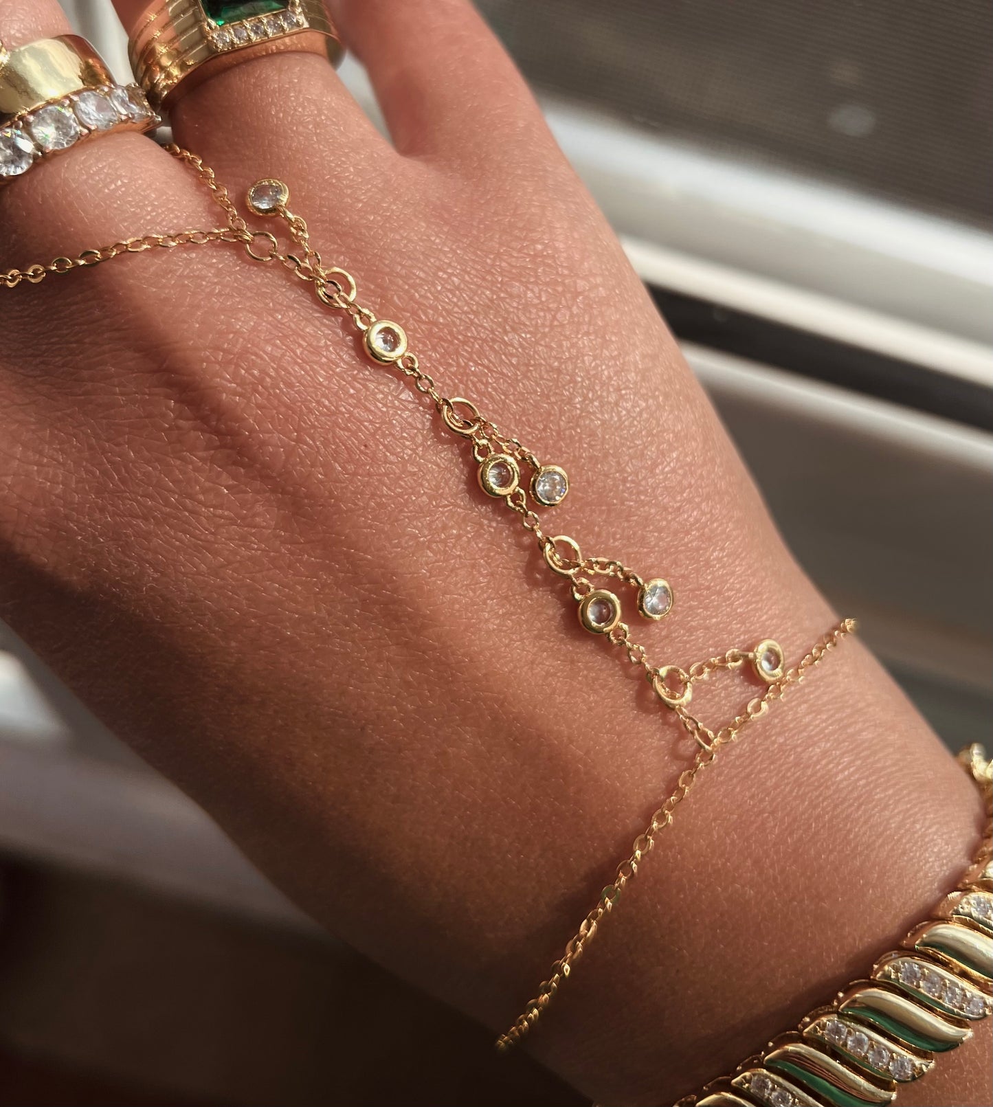 ANAIS HAND CHAIN