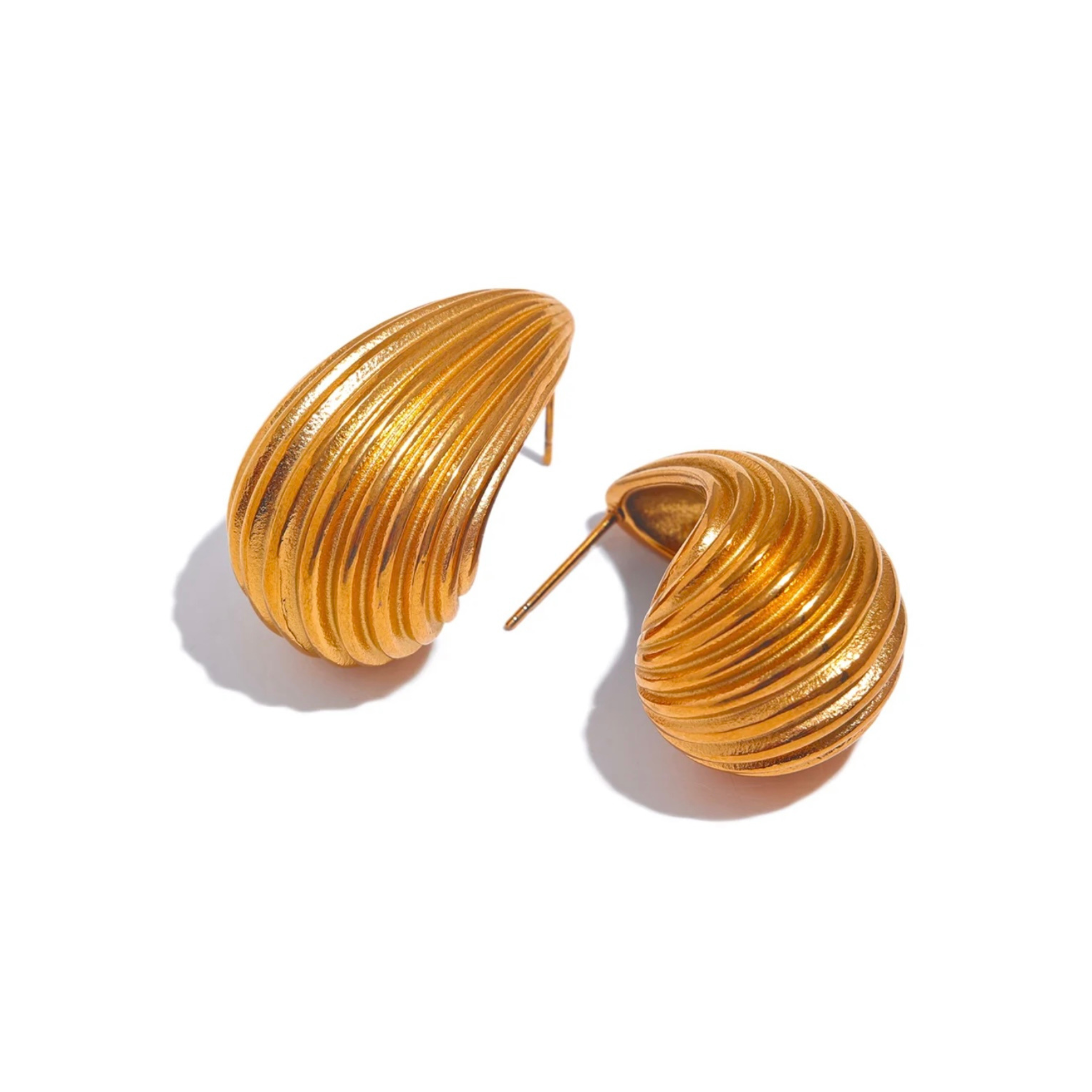 VINTAGE VELVET TEARDROP