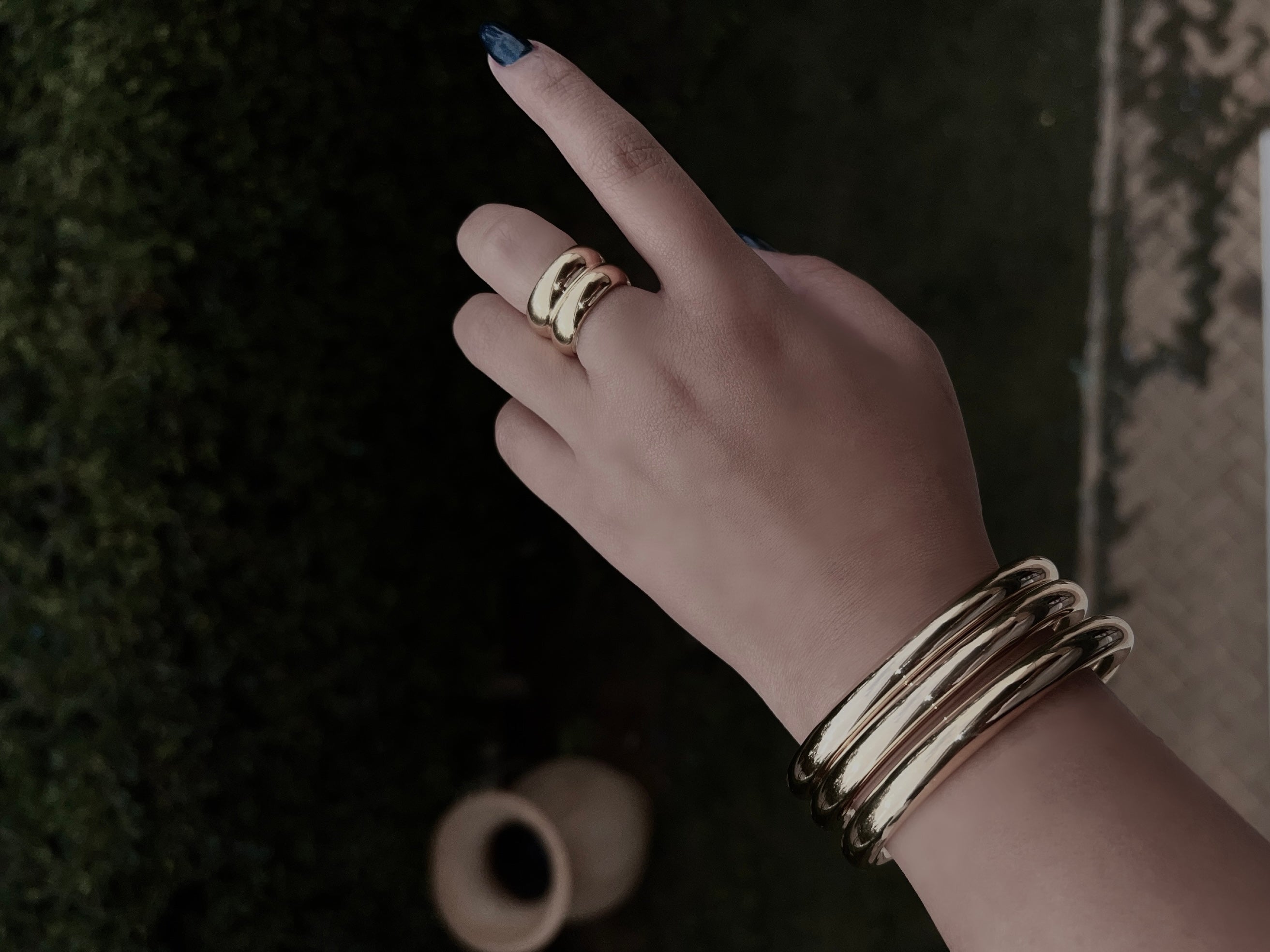 LARGE HOLLOW TUBE BANGLE